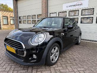 damaged passenger cars Mini Cooper 1.5 Business Navi Cruise 112206 Km NAP ! 2016/3