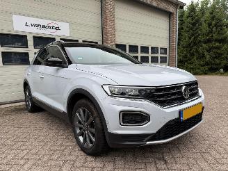 damaged passenger cars Volkswagen T-Roc 1.5 TSI Sport Automaat Pano Navi Clima Cruise 2019/3