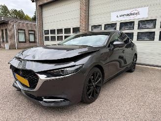 damaged passenger cars Mazda 3 2.0 e-SkyActiv-X M Hybrid 180 Luxury Navi Clima Leder NAP ! 2020/2