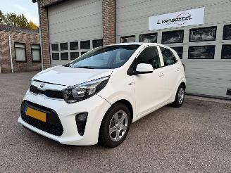 skadebil auto Kia Picanto 1.0 CVVT EconomyPlusline Airco NAP ! 2018/1