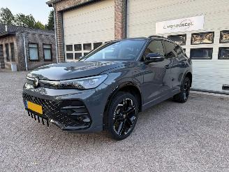 damaged passenger cars Volkswagen Tiguan 1.5 eHybrid R-Line Business Automaat Virtual 49426 Km NAP ! 2024/9