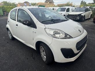 Peugeot 107  picture 7