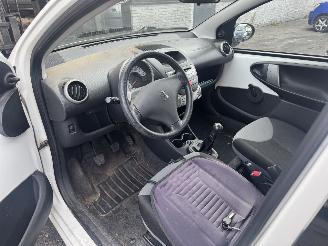 Peugeot 107  picture 10