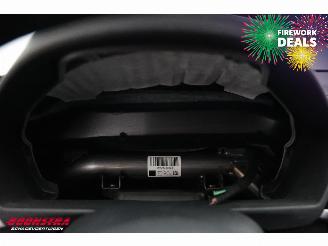 BMW 3-serie Touring 330i Luxury Edition LED Leder Clima Cruise SHZ picture 14