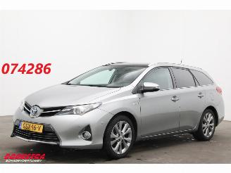 skadebil auto Toyota Auris Touring Sports 1.8 Hybrid Executive Pano Navi Clima Cruise Camera SHZ 2014/2