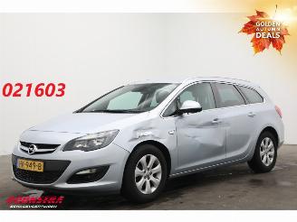 Coche accidentado Opel Astra Sports Tourer 1.4 Turbo Blitz Navi Airco Cruise PDC AHK 2015/11