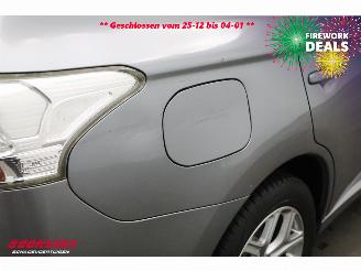 Mitsubishi Outlander 2.0 PHEV Instyle Schuifdak Leder Navi Clima Cruise Camera SHZ AHK picture 9