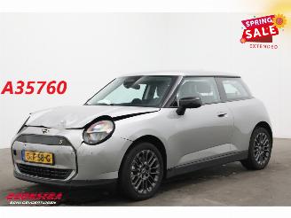 krockskadad bil auto Mini Cooper SE Electric 54.2 kWh 218 PK LED Navi Cruise Camera 2024/8