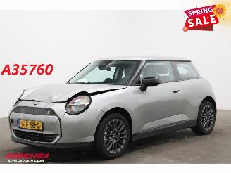 Unfallwagen Mini Cooper SE Electric 54.2 kWh 218 PK LED Navi Cruise Camera 2024/8