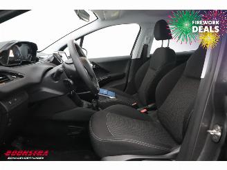 Peugeot 208 1.2 PureT. Signature Navi Camera Carplay Airco Cruise picture 14