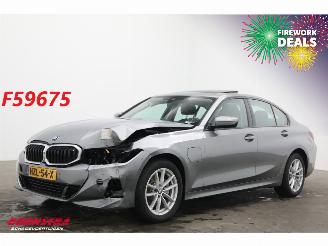 krockskadad bil auto BMW 3-serie 330e Schuifdak 360° LED Cruise SHZ 4.216 km! 2025/8
