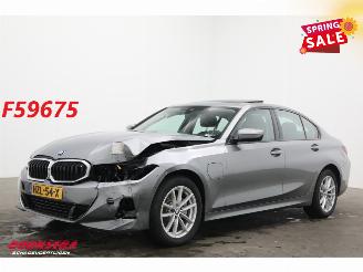 Schadeauto BMW 3-serie 330e Schuifdak 360° LED Cruise SHZ 4.216 km! 2025/8