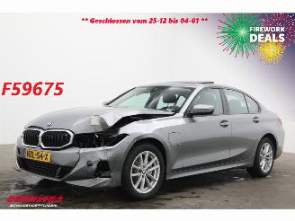 krockskadad bil auto BMW 3-serie 330e Schuifdak 360° LED Cruise SHZ 4.216 km! 2025/8