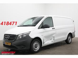 krockskadad bil bedrijf Mercedes Vito 111 CDI Lang Navi Airco Cruise PDC AHK 2018/10