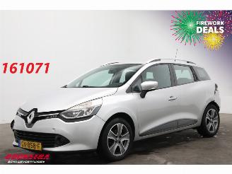 Vaurioauto  passenger cars Renault Clio Estate Grandtour 1.5 dCi ECO Night Day Navi Airco Cruise PDC 2015/8