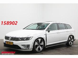 krockskadad bil auto Volkswagen Passat Variant 2.0 TDI DSG Highline Pano LED ACC HUD Dynaudio ErgoComf. AHK SHZ 2016/2