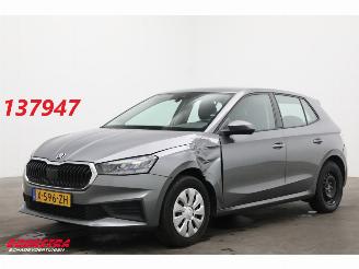 krockskadad bil auto Skoda Fabia 1.0 TSI Ambition Navi Airco Cruise PDC AHK 2024/3