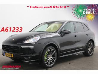 Vaurioauto  passenger cars Porsche Cayenne 3.0 S E-Hybrid Sport Design BiXenon Memory Leder SHZ AHK 2015/12