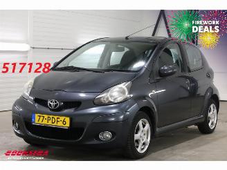 Schadeauto Toyota Aygo 1.0-12V Comfort Navigator 5-DRS LMV 171.145 km! 2011/1