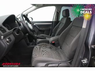 Volkswagen Touran 2.0 TDI 140 PK 7-Pers. Clima Cruise SHZ PDC AHK picture 10