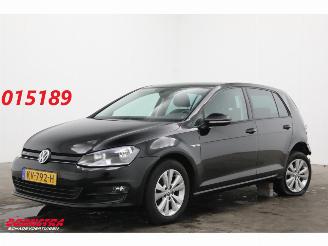 Coche accidentado Volkswagen Golf 1.0 TSI Comfortline Navi Clima Cruise Camera PDC AHK 74.205 km! 2017/1
