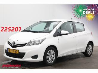 skadebil auto Toyota Yaris 1.3 VVT-i Aspiration Navi Airco Cruise Camera 2014/6