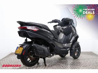 Piaggio  MP3 530 HPE Exclusive ABS Camera 4.804 km! picture 3