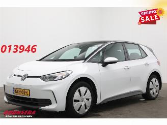 Damaged car Volkswagen ID.3 Pure Oranje Edition 52 kWh LED ACC Apple/Android LRHZ SHZ 2025/1