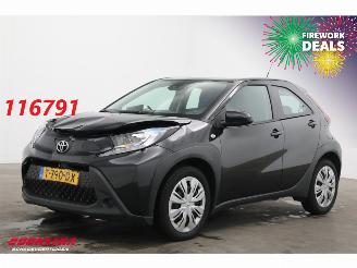 Vaurioauto  passenger cars Toyota Aygo 1.0 VVT-i MT Play ACC Bluetooth Airco Camera 2023/6