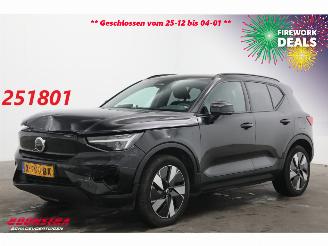 krockskadad bil auto Volvo XC40 Single Motor Extended Range Plus 82 kWh LED ACC Camera SHZ PDC 2023/10