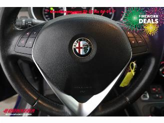 Alfa Romeo Giulietta 1.4 T 170 PK Aut. Distinctive Lusso Navi Clima Cruise PDC AHK picture 16