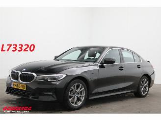 skadebil auto BMW 3-serie 320e Business Edition Plus LED Leder Navi Clima Cruise SHZ PDC 2022/1