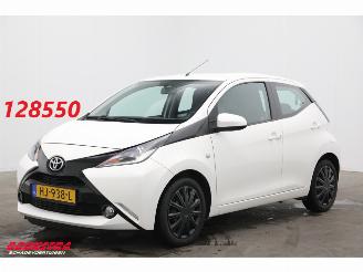 Ocazii autoturisme Toyota Aygo 1.0 VVT-i x-play Bluetooth Airco Cruise Camera 2015/12