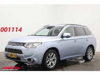 skadebil auto Mitsubishi Outlander 2.0 PHEV 4WD Instyle+ ACC Schuifdak Leder Camera SHZ AHK 2013/11