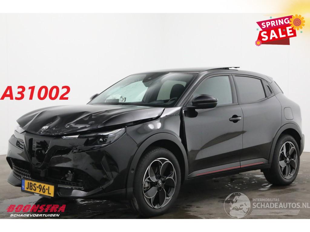 Alfa Romeo Junior Elettrica Speciale 54 kWh Pano LED ACC Massage Camera 5.351 km!