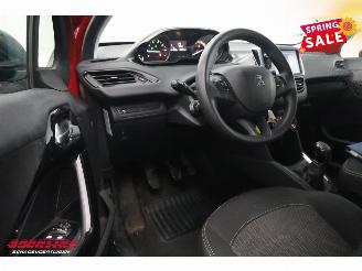 Peugeot 208 1.2 PureTech Blue Lion 5-DRS Navi Airco Cruise Bluetooth PDC picture 17