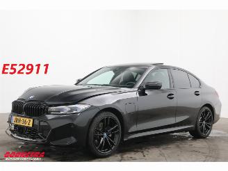 skadebil auto BMW 3-serie 330e M-Sport Schuifdak HUD ACC 360° H/K Memory 2024/5
