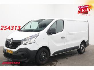krockskadad bil bedrijf Renault Trafic 1.6 dCi L1-H1 Comfort Navi Airco Cruise PDC 2019/7