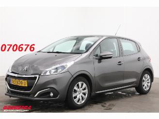 krockskadad bil auto Peugeot 208 1.2 PureTech Blue Lion 5-DRS Navi Airco Cruise PDC 41.267 km! 2017/11