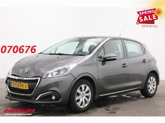uszkodzony samochody osobowe Peugeot 208 1.2 PureTech Blue Lion 5-DRS Navi Airco Cruise PDC 41.267 km! 2017/11