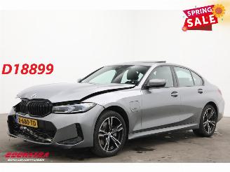 Vaurioauto  passenger cars BMW 3-serie 330E M-Sport Schuifdak H/K Memory HUD LRHZ Camera AHK 2023/3