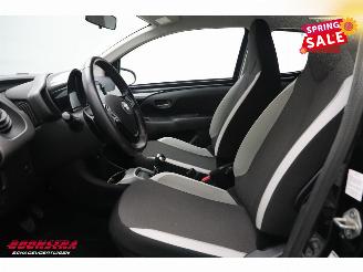 Toyota Aygo 1.0 VVT-i x-play Aut. Airco Camera Bluetooth 98.797 km! picture 10