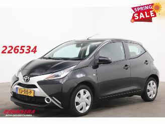 bruktbiler auto Toyota Aygo 1.0 VVT-i x-play Aut. Airco Camera Bluetooth 98.797 km! 2016/12
