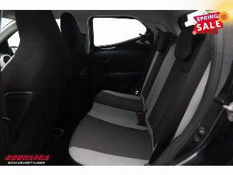 Toyota Aygo 1.0 VVT-i x-play Aut. Airco Camera Bluetooth 98.797 km! picture 11