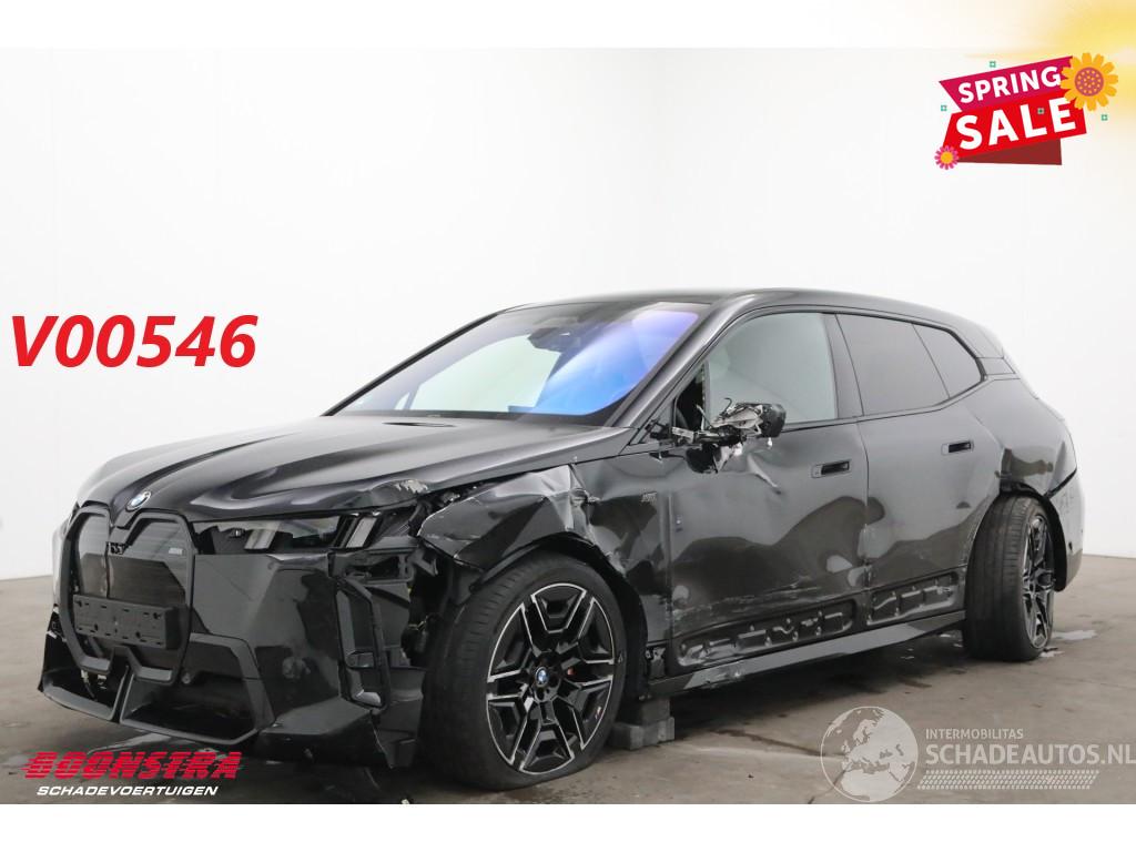 BMW iX xDrive M70 112 kWh Pano LED ACC B&W Memory 360° AHK