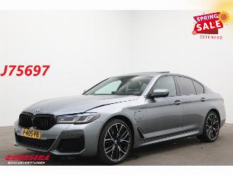 Schadeauto BMW 5-serie 520e M-Sport LED Schuifdak Memory HUD H/K Camera SHZ 2022/5