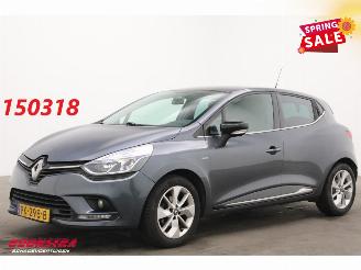 krockskadad bil auto Renault Clio 0.9 TCe Limited Navi Airco Cruise PDC 93.254 km! 2017/7