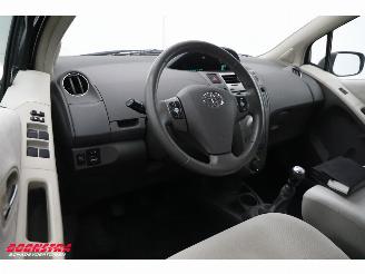 Toyota Yaris 1.3 VVTi Executive 5-DRS Clima PDC AHK 178.940 km! picture 10