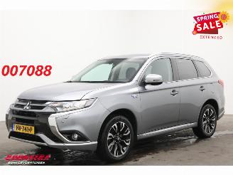 ojeté vozy osobní automobily Mitsubishi Outlander 2.0 PHEV Executive Edition 4X4 Navi Clima Cruise Camera SHZ PDC AHK 2015/12