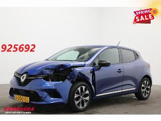 damaged passenger cars Renault Clio 1.0 TCe 90 Evolution Navi Airco Cruise PDC 2023/1